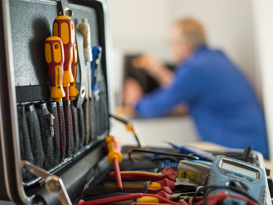 C F022411 bei Elektrobau GmbH in Breitungen