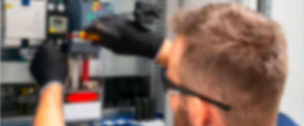 Nieder­spannungs­anlagen bei Elektrobau GmbH in Breitungen