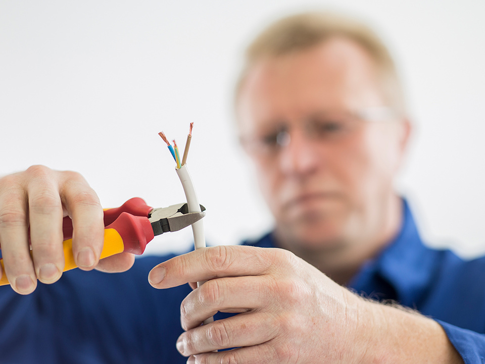 C F021729 bei Elektrobau GmbH in Breitungen